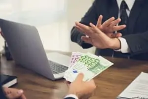 Arbeitnehmer lehnt Geld ab